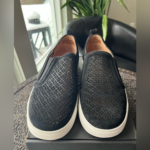 VIONIC KIMMIE PERFORATED SLIP ON SNEAKERS IN BLACK 8.5 - Picture 8 of 9